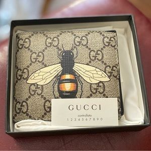 Gucci Bee Supreme Bi-fold Wallet